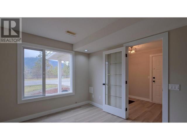 2273 Shannon Ridge Dr, House detached with 4 bedrooms, 3 bathrooms and 2 parking in West Kelowna BC | Image 22