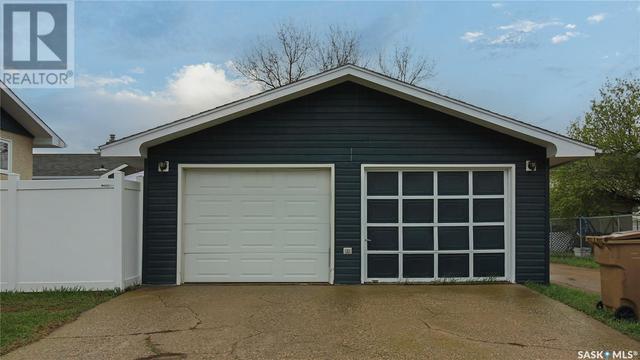 758 Sweeney St, House detached with 4 bedrooms, 2 bathrooms and null parking in Regina SK | Image 38