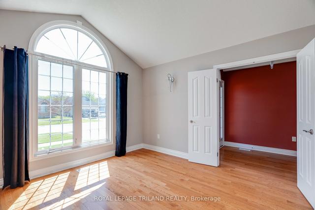 297 Thorn Dr, House detached with 3 bedrooms, 3 bathrooms and 3.5 parking in Strathroy Caradoc ON | Image 37