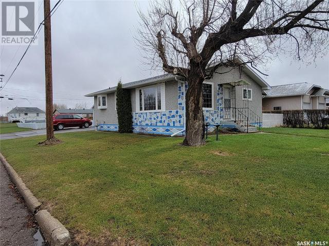 301 6th Ave E, House detached with 3 bedrooms, 2 bathrooms and null parking in Unity SK | Image 24