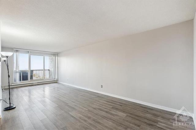 2001 - 900 Dynes Road, Condo with 3 bedrooms, 1 bathrooms and 1 parking in Ottawa ON | Image 9