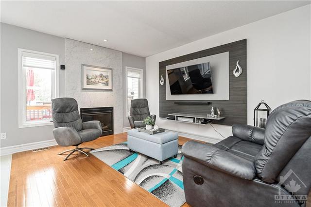 1778 Jersey Street, Townhouse with 3 bedrooms, 2 bathrooms and 3 parking in Ottawa ON | Image 8