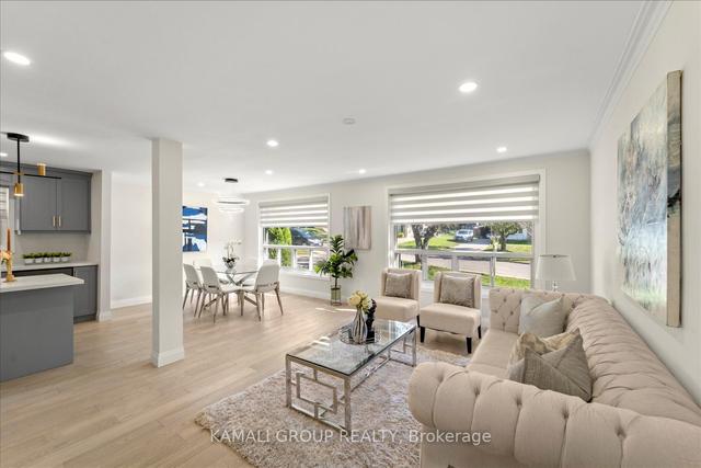 747 Botany Hill Cres, House detached with 3 bedrooms, 4 bathrooms and 6 parking in Newmarket ON | Image 3