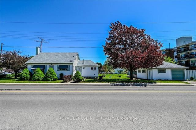 575 Steele St, House detached with 2 bedrooms, 1 bathrooms and 2 parking in Port Colborne ON | Image 1