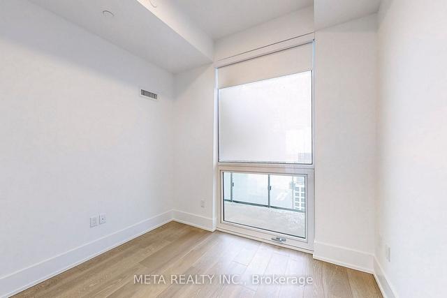4301 - 39 Roehampton Ave, Condo with 1 bedrooms, 2 bathrooms and 0 parking in Toronto ON | Image 4