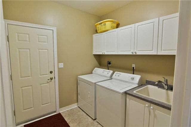 874 Wildflower Crt, House detached with 2 bedrooms, 4 bathrooms and 2 parking in Oshawa ON | Image 12