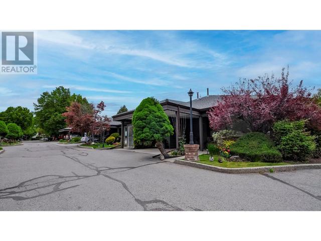 185 - 1995 Burtch Rd, House attached with 3 bedrooms, 2 bathrooms and 2 parking in Kelowna BC | Image 3