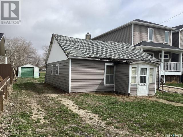 859 Grey Ave, House detached with 2 bedrooms, 1 bathrooms and null parking in Moose Jaw SK | Image 1