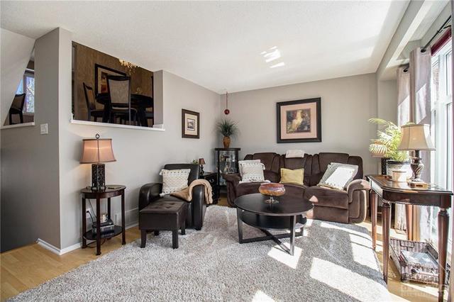 9 Reaney Court, Townhouse with 3 bedrooms, 2 bathrooms and 3 parking in Ottawa ON | Image 4