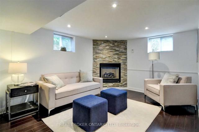 LOWER - 24 Glenburn Ave, House detached with 1 bedrooms, 1 bathrooms and 1 parking in Toronto ON | Image 3