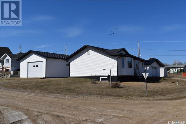 302 Richard Street, House detached with 3 bedrooms, 3 bathrooms and null parking in Manitou Beach SK | Image 3