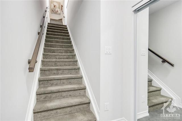 298 Zenith Private, House attached with 2 bedrooms, 2 bathrooms and 1 parking in Ottawa ON | Image 2