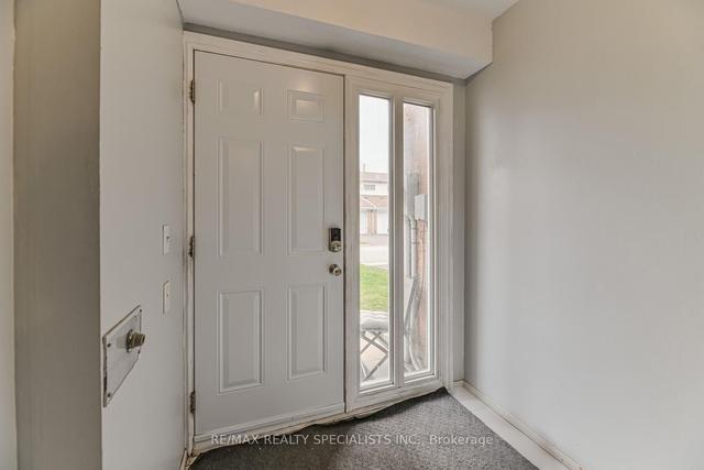 30 Enmount Dr, Townhouse with 3 bedrooms, 2 bathrooms and 2 parking in Brampton ON | Image 23