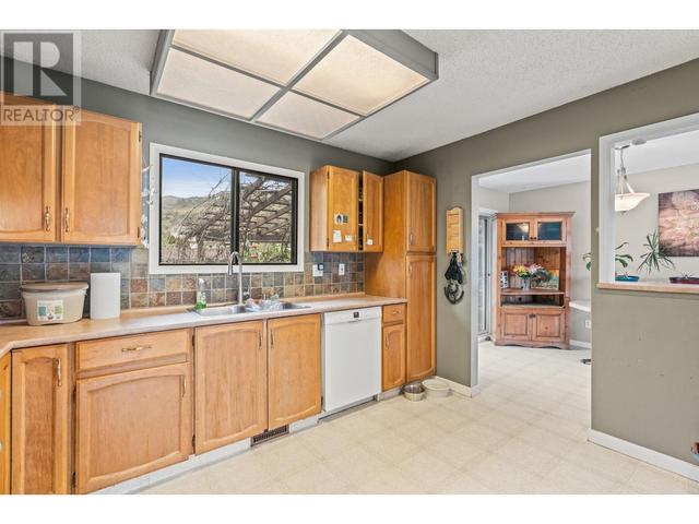 2912 Heritage Place, House detached with 4 bedrooms, 2 bathrooms and 4 parking in Vernon BC | Image 15
