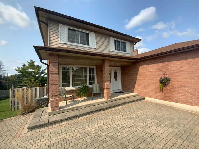 576 Crimson Cres, House detached with 3 bedrooms, 4 bathrooms and 4 parking in Oshawa ON | Image 17