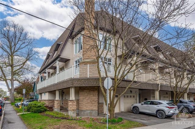 50 Concord St N, Townhouse with 3 bedrooms, 2 bathrooms and 2 parking in Ottawa ON | Image 2