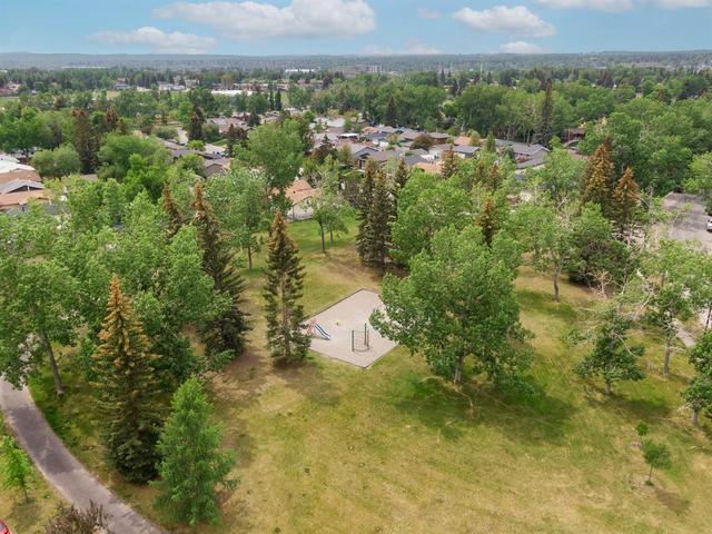 664 Midridge Dr Se, House detached with 5 bedrooms, 2 bathrooms and 2 parking in Calgary AB | Image 5