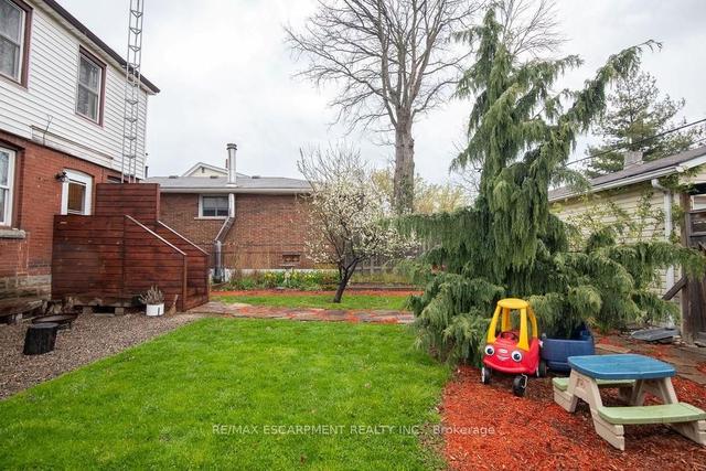 66 Cameron Ave N, House detached with 3 bedrooms, 2 bathrooms and 4 parking in Hamilton ON | Image 31