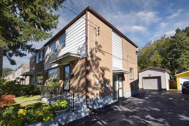 158 Woodfern Dr, House semidetached with 3 bedrooms, 2 bathrooms and 4 parking in Toronto ON | Image 4