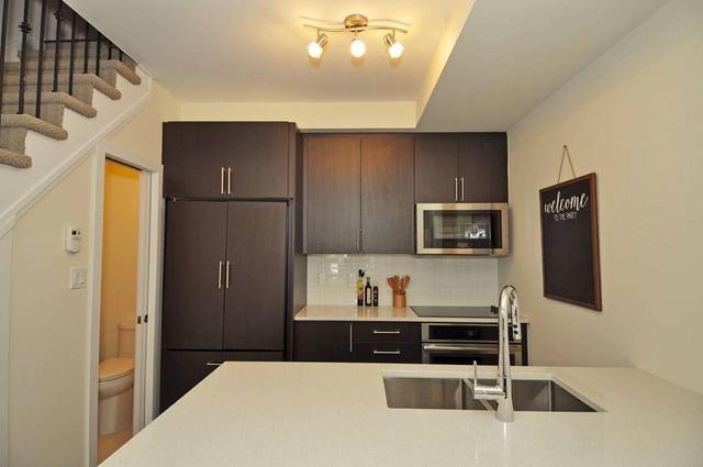 Th19 - 17 Powerhouse St, House attached with 3 bedrooms, 3 bathrooms and 1 parking in Toronto ON | Image 9