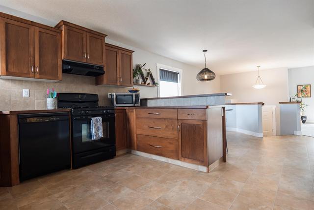 335 Mt Sunburst Way W, House detached with 4 bedrooms, 2 bathrooms and 1 parking in Lethbridge AB | Image 12
