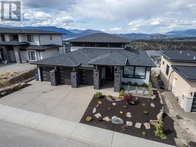 1088 Clarance Ave, House detached with 7 bedrooms, 4 bathrooms and 3 parking in Kelowna BC | Image 1