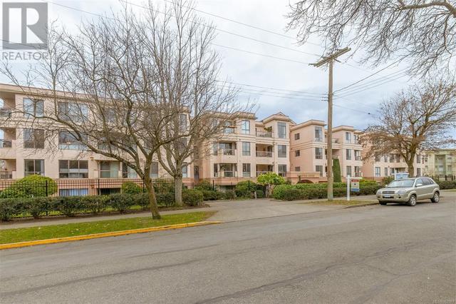 414 - 545 Manchester Rd, Condo with 2 bedrooms, 2 bathrooms and 1 parking in Victoria BC | Image 2