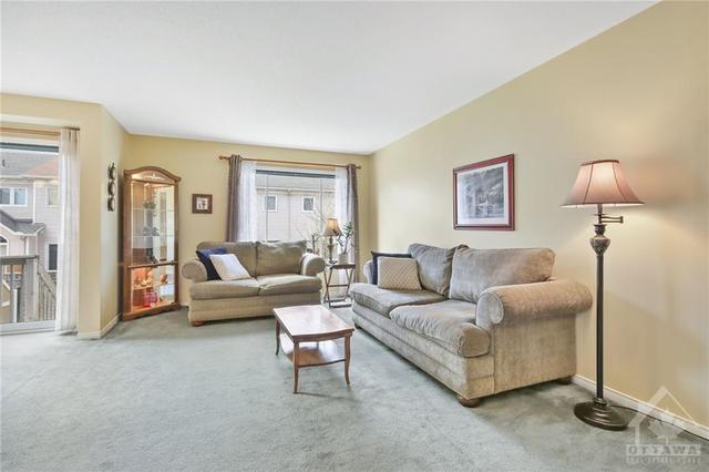 6311 Sablewood Pl, Townhouse with 3 bedrooms, 3 bathrooms and 2 parking in Ottawa ON | Image 4