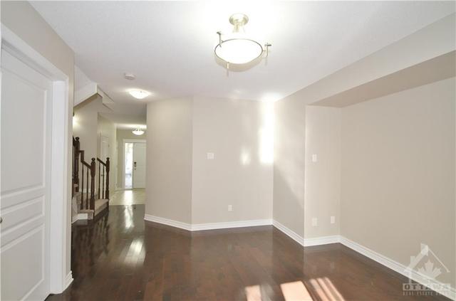106 Brilia Private, Townhouse with 3 bedrooms, 3 bathrooms and 2 parking in Ottawa ON | Image 7