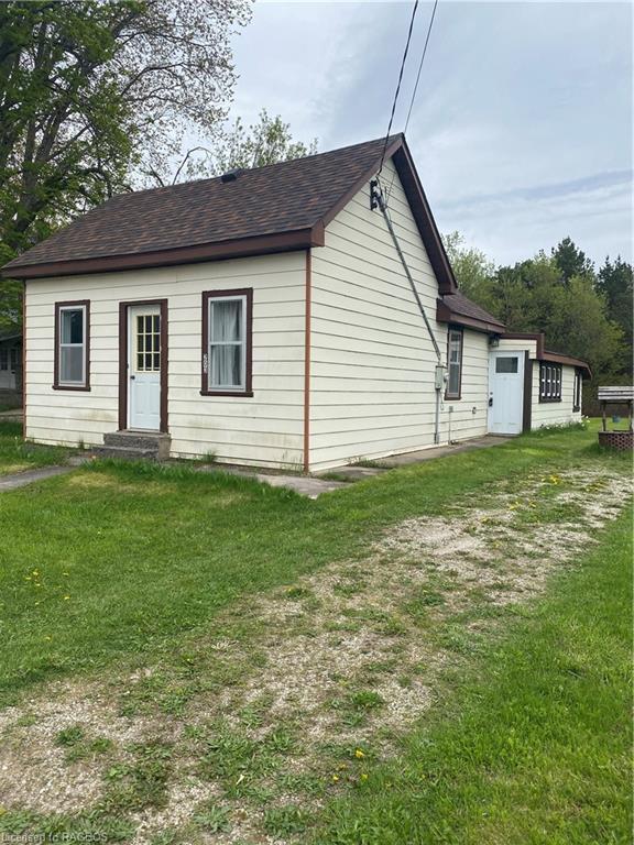 203 Queen St, House detached with 2 bedrooms, 1 bathrooms and 1 parking in South Bruce Peninsula ON | Image 1