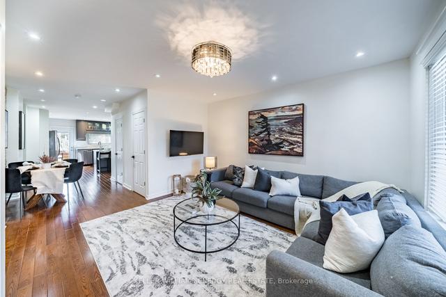 184 Pickering St, House semidetached with 2 bedrooms, 3 bathrooms and 1 parking in Toronto ON | Image 12