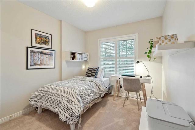 6 Cambray Lane, House attached with 3 bedrooms, 2 bathrooms and 3 parking in Ottawa ON | Image 8