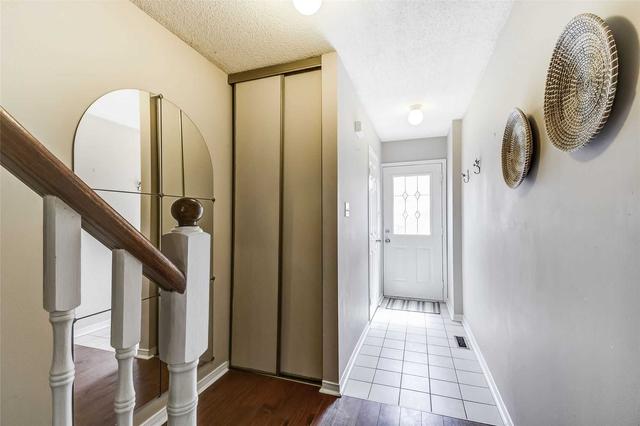 16 - 2004 Glenada Cres, Townhouse with 2 bedrooms, 3 bathrooms and 2 parking in Oakville ON | Image 12