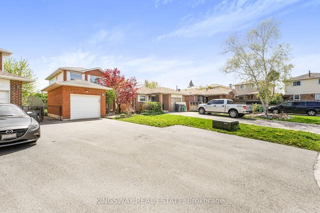 28 Tropical Ct, House detached with 3 bedrooms, 2 bathrooms and 4 parking in Brampton ON | Image 12
