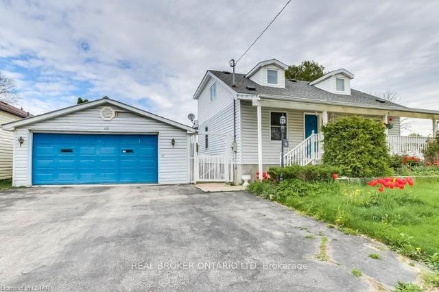 112 Emery St W, House detached with 3 bedrooms, 3 bathrooms and 6 parking in London ON | Image 1