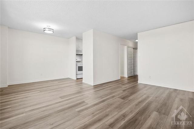 1103 - 1785 Frobisher Lane, Condo with 2 bedrooms, 1 bathrooms and 1 parking in Ottawa ON | Image 4