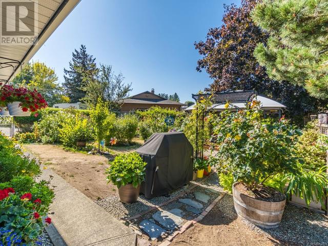 295 Larkspur Pl, House detached with 3 bedrooms, 2 bathrooms and 2 parking in Parksville BC | Image 46