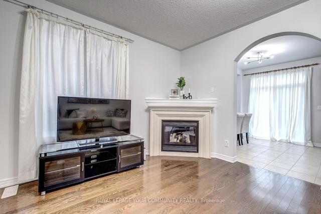 424 Lady Nadia Dr, House detached with 4 bedrooms, 3 bathrooms and 4 parking in Vaughan ON | Image 3