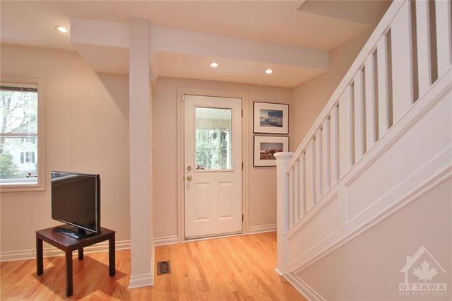 22 Gould Street, House detached with 3 bedrooms, 2 bathrooms and 4 parking in Ottawa ON | Image 3