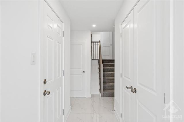 552 Tahoe Hts, Townhouse with 2 bedrooms, 3 bathrooms and 2 parking in Ottawa ON | Image 3