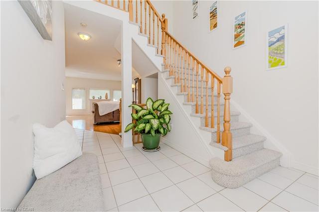 19 Spencer Cres, House attached with 3 bedrooms, 2 bathrooms and 6 parking in Guelph ON | Image 27