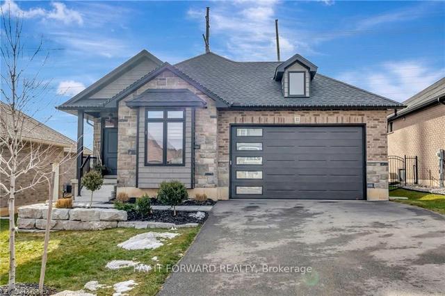 11 Masters Lane, House detached with 2 bedrooms, 3 bathrooms and 3 parking in Brant ON | Image 1