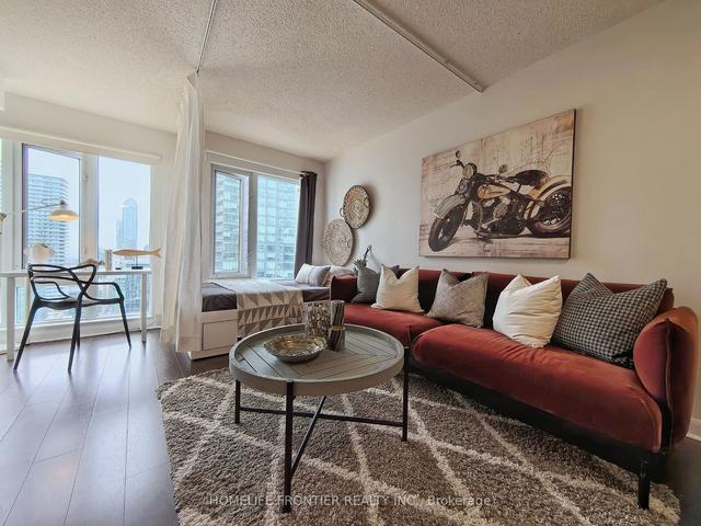 3005 - 210 Victoria St, Condo with 1 bedrooms, 1 bathrooms and 0 parking in Toronto ON | Image 6