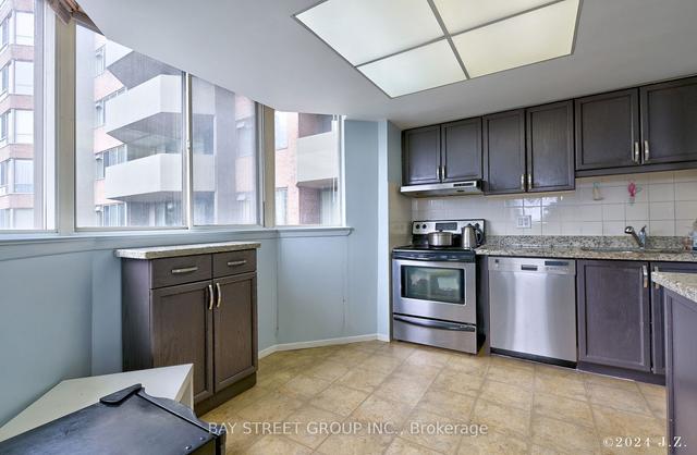 408 - 30 Thunder Grove, Condo with 2 bedrooms, 2 bathrooms and 2 parking in Toronto ON | Image 3