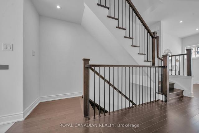 29 - 20 Lunar Cres, Townhouse with 3 bedrooms, 3 bathrooms and 2 parking in Mississauga ON | Image 2
