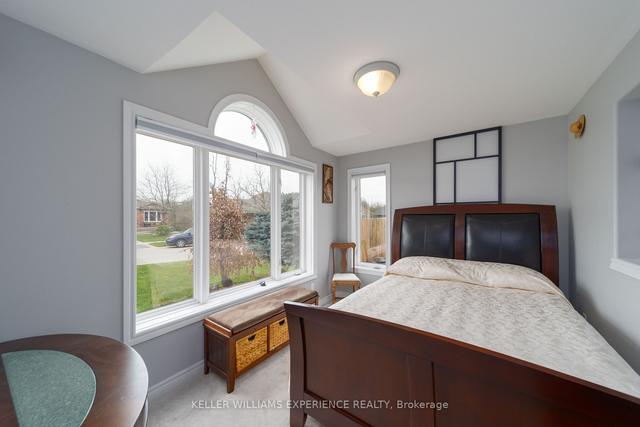74 Seline Cres, House detached with 3 bedrooms, 3 bathrooms and 6 parking in Barrie ON | Image 5