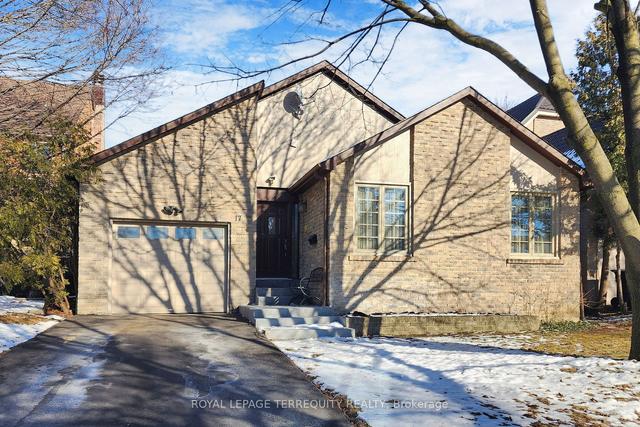 17 Newington Cres, House detached with 3 bedrooms, 3 bathrooms and 3 parking in Toronto ON | Image 1