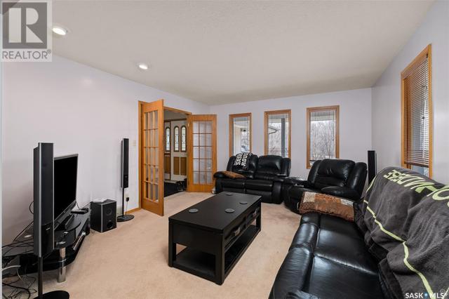 744 3rd Ave, House detached with 3 bedrooms, 3 bathrooms and null parking in Buckland No. 491 SK | Image 4