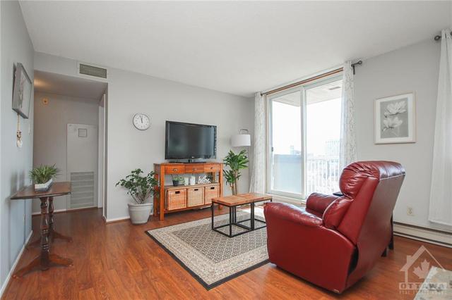 909 - 110 Forward Ave, Condo with 2 bedrooms, 1 bathrooms and 1 parking in Ottawa ON | Image 8