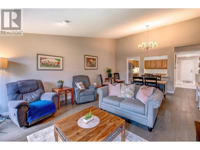 114 - 1885 Parkview Cres, House attached with 3 bedrooms, 2 bathrooms and 4 parking in Kelowna BC | Image 6
